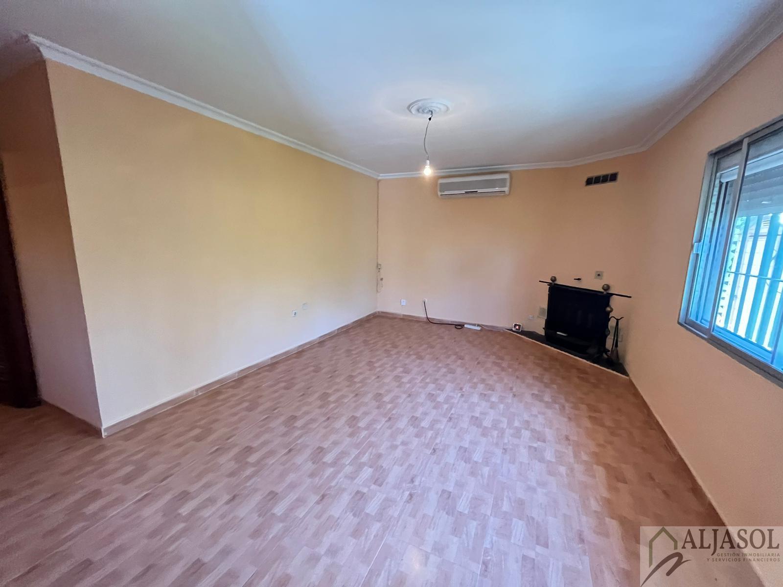 For sale of chalet in Valencina de la Concepción