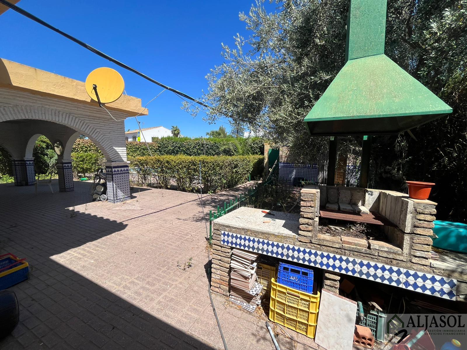 For sale of chalet in Valencina de la Concepción