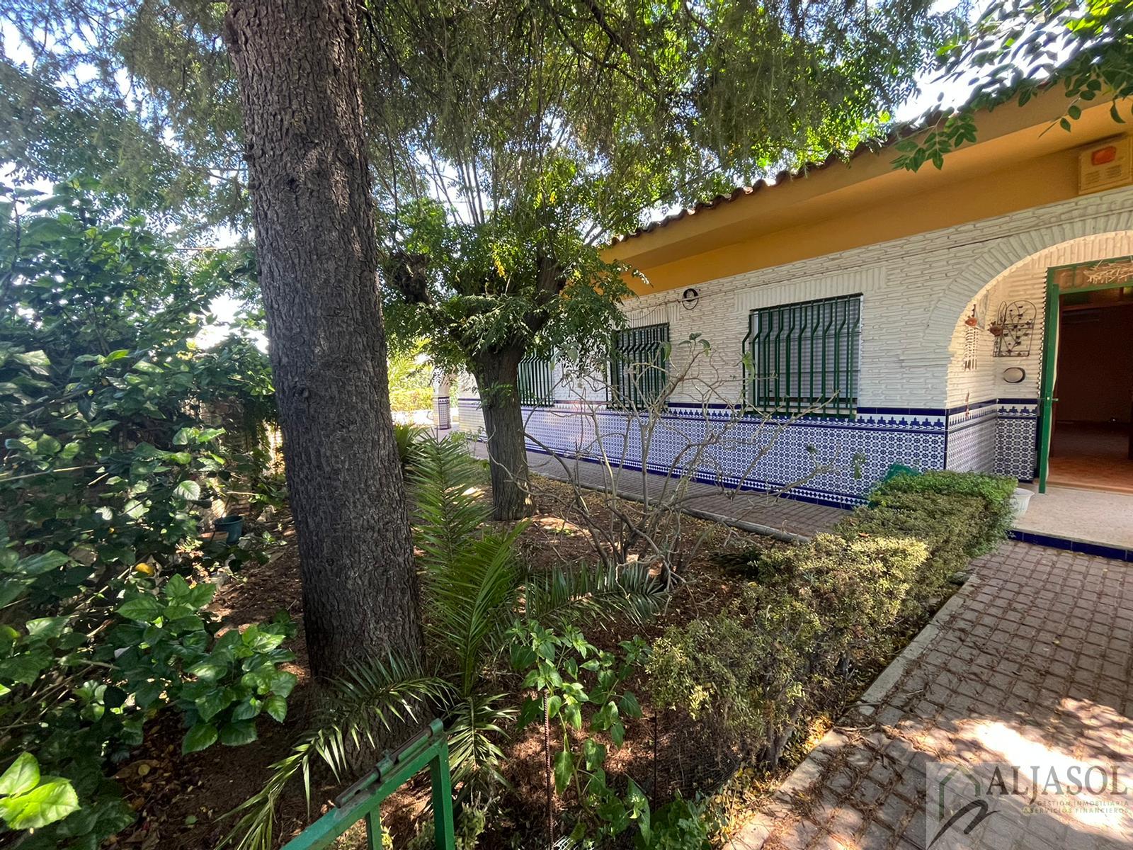 For sale of chalet in Valencina de la Concepción