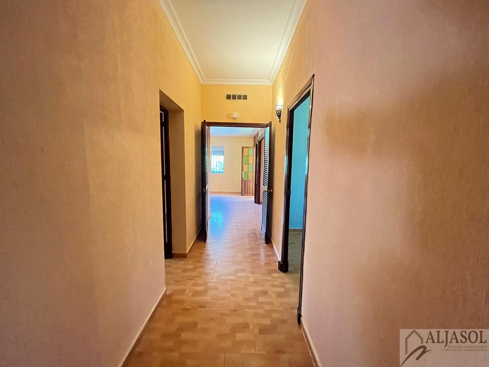 For sale of chalet in Valencina de la Concepción