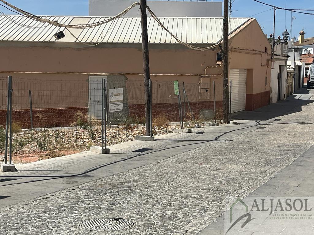 For sale of land in Bormujos