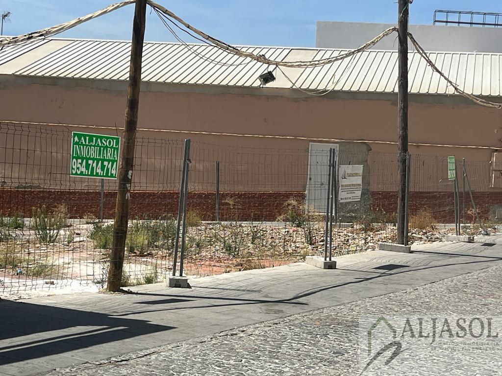 For sale of land in Bormujos