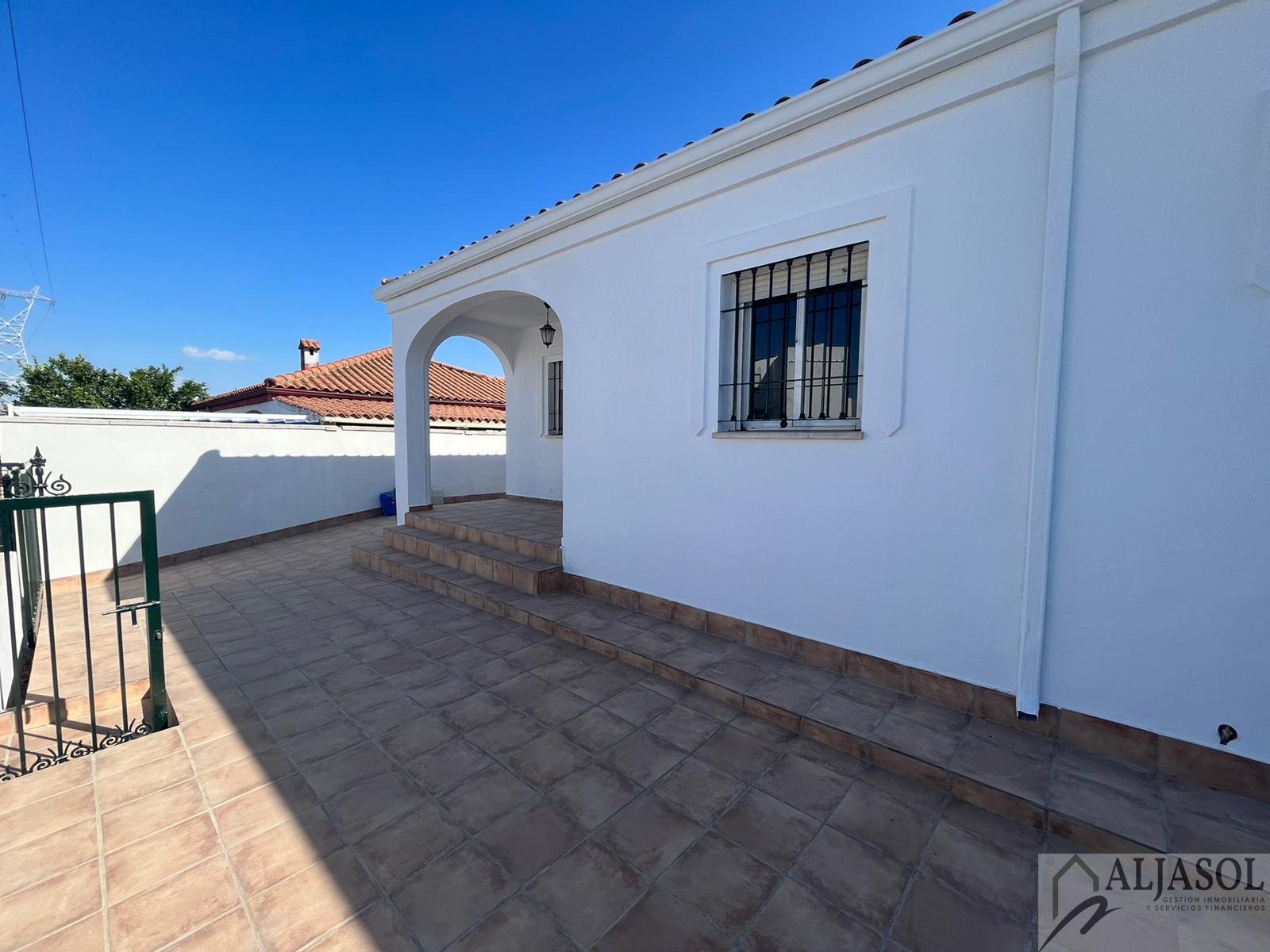 For sale of house in Salteras