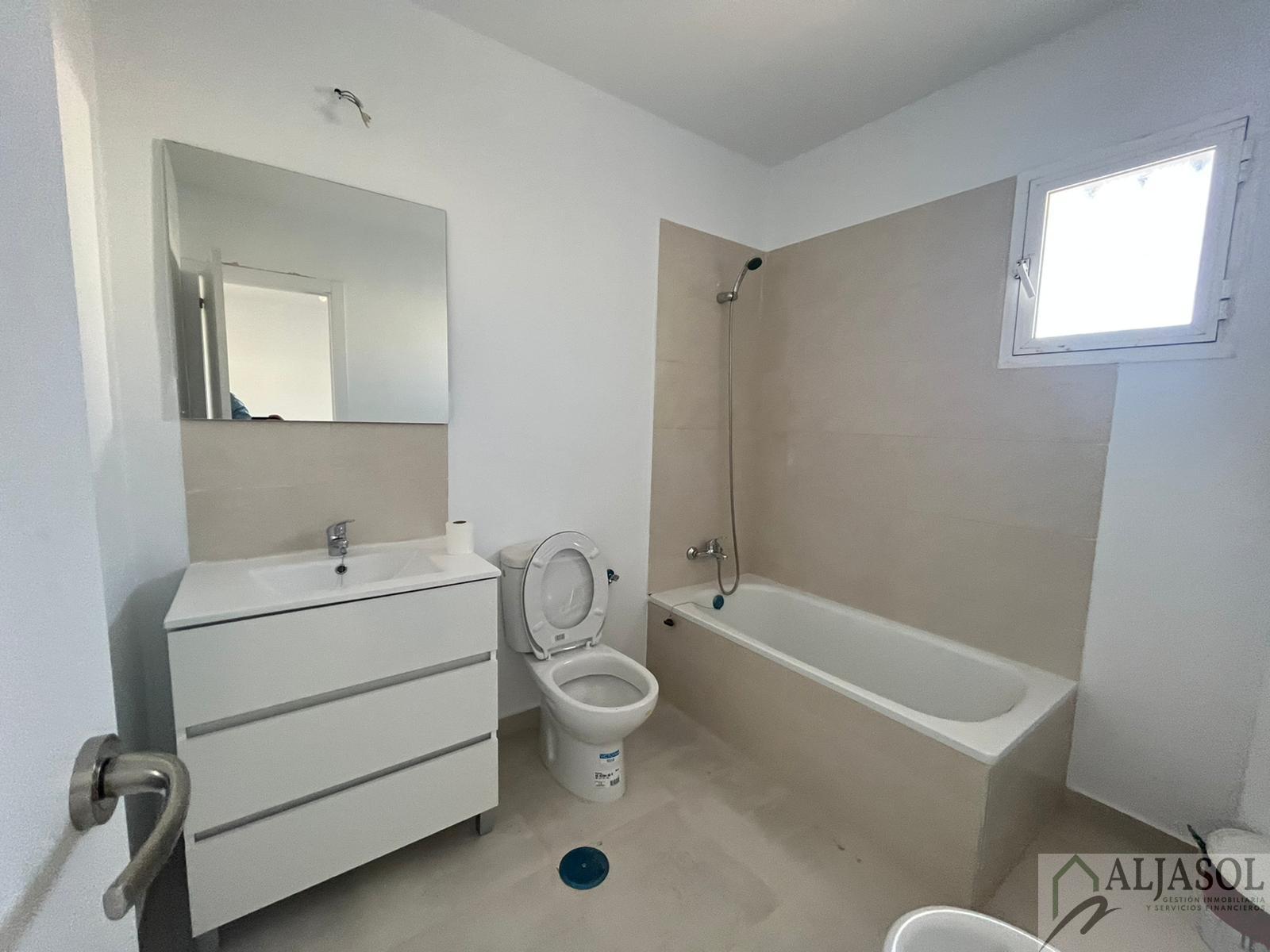 For sale of house in Salteras