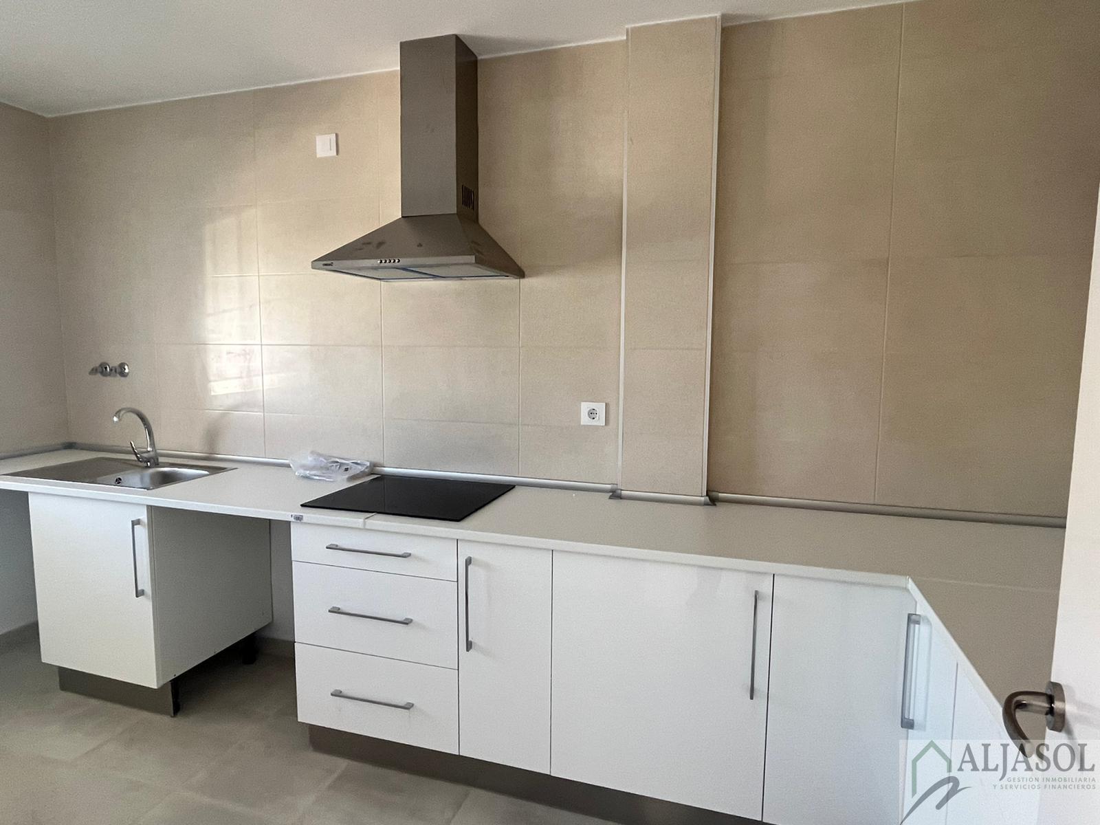 For sale of house in Salteras