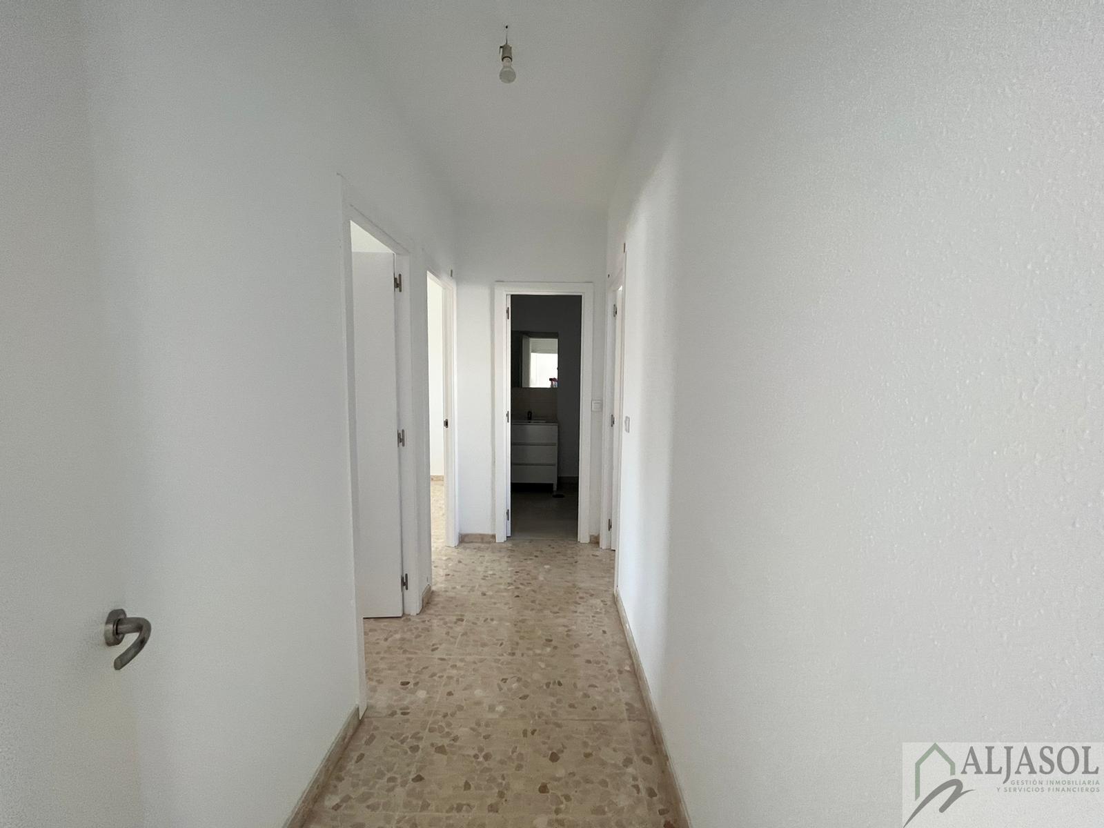 For sale of house in Salteras