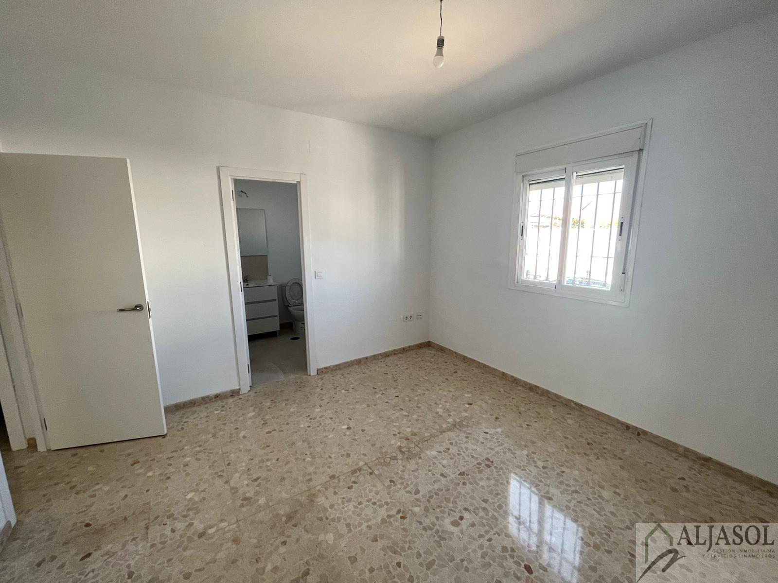 For sale of house in Salteras