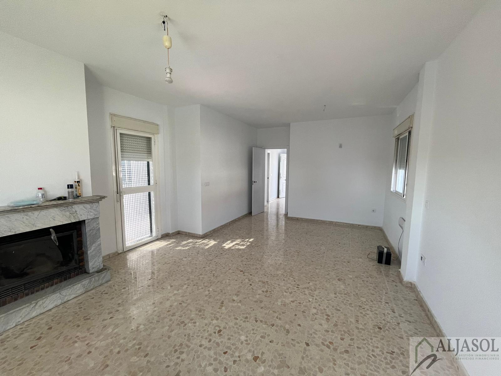 For sale of house in Salteras