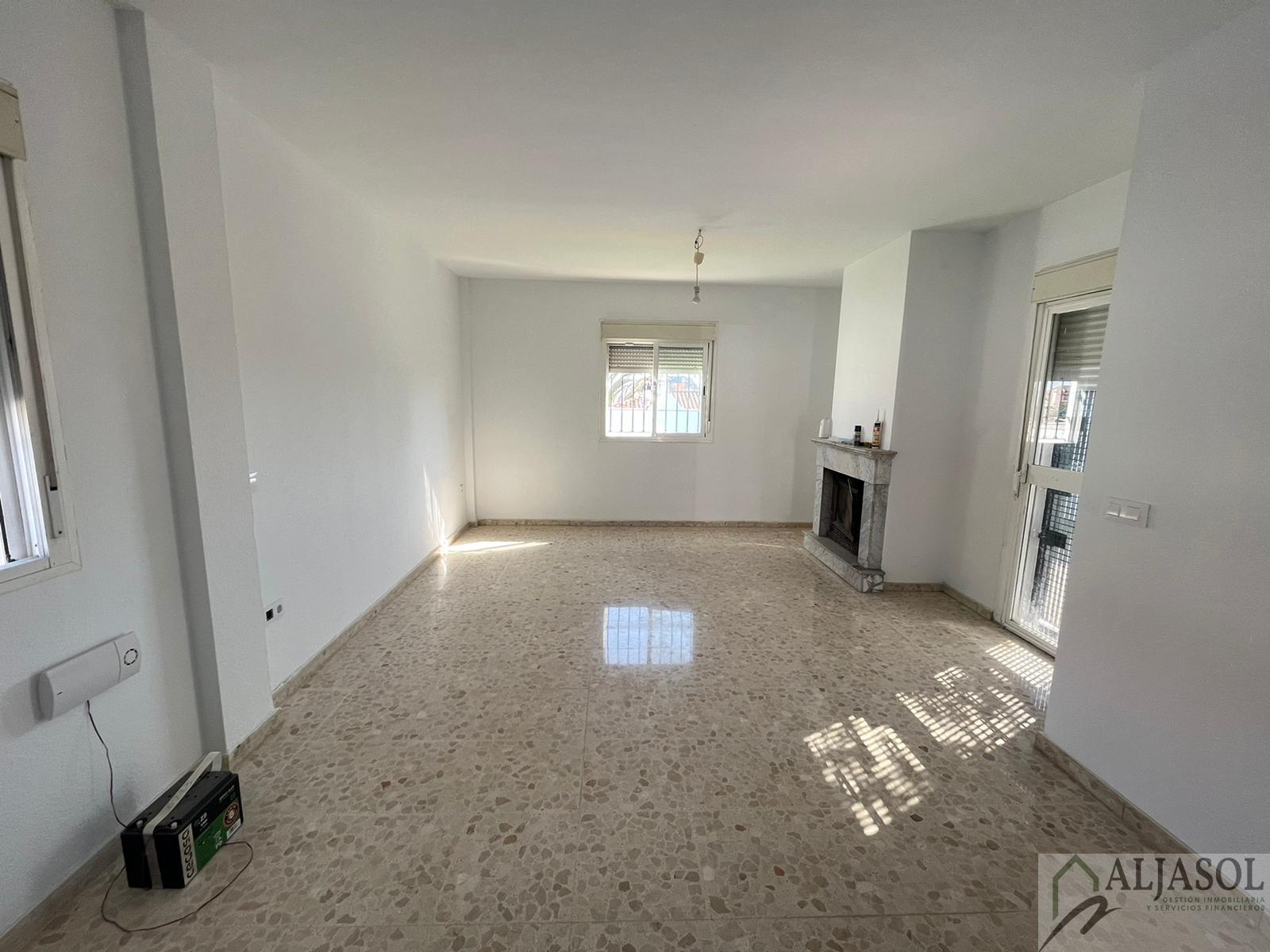 For sale of house in Salteras