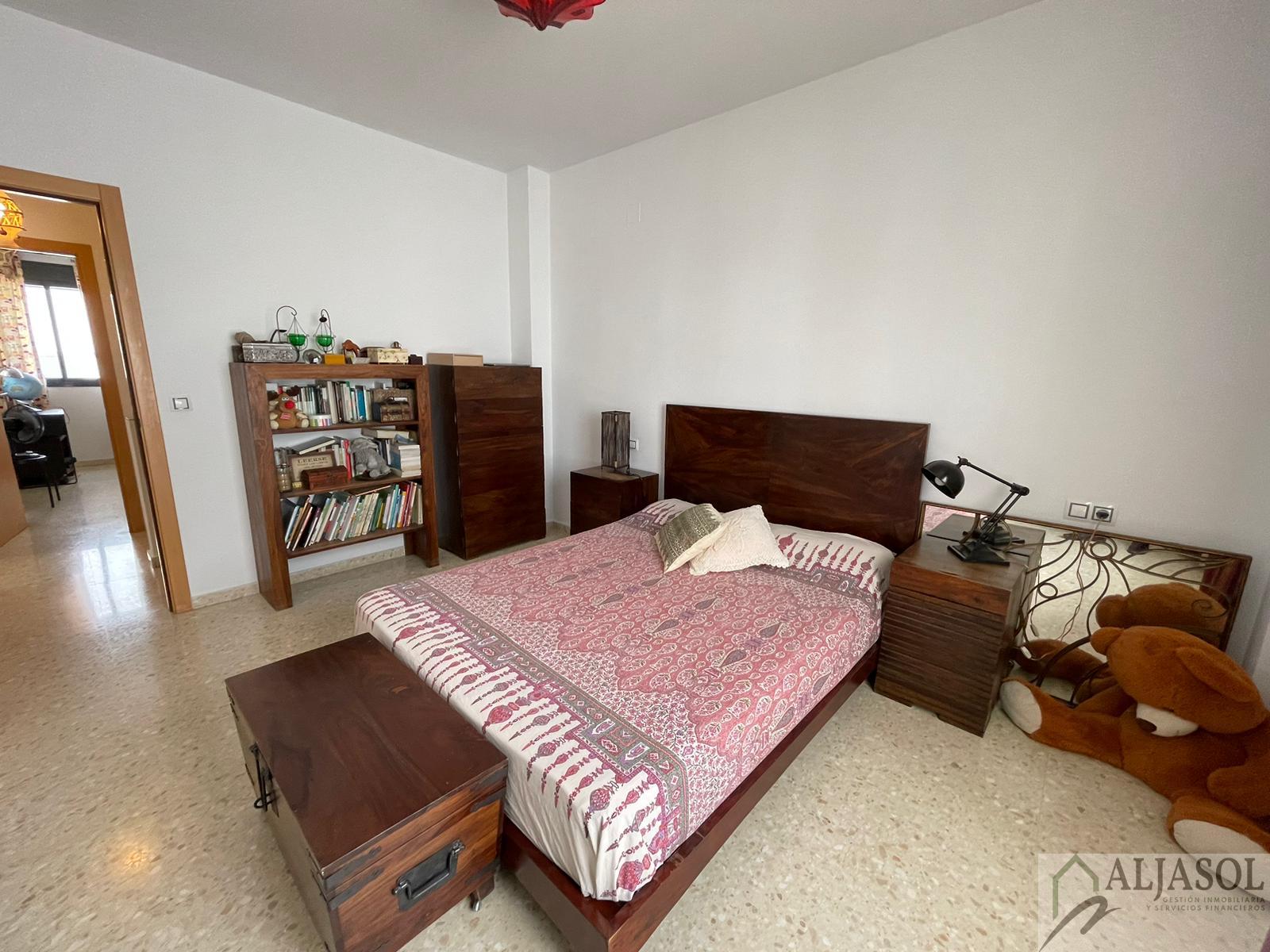 For sale of house in Villanueva del Ariscal