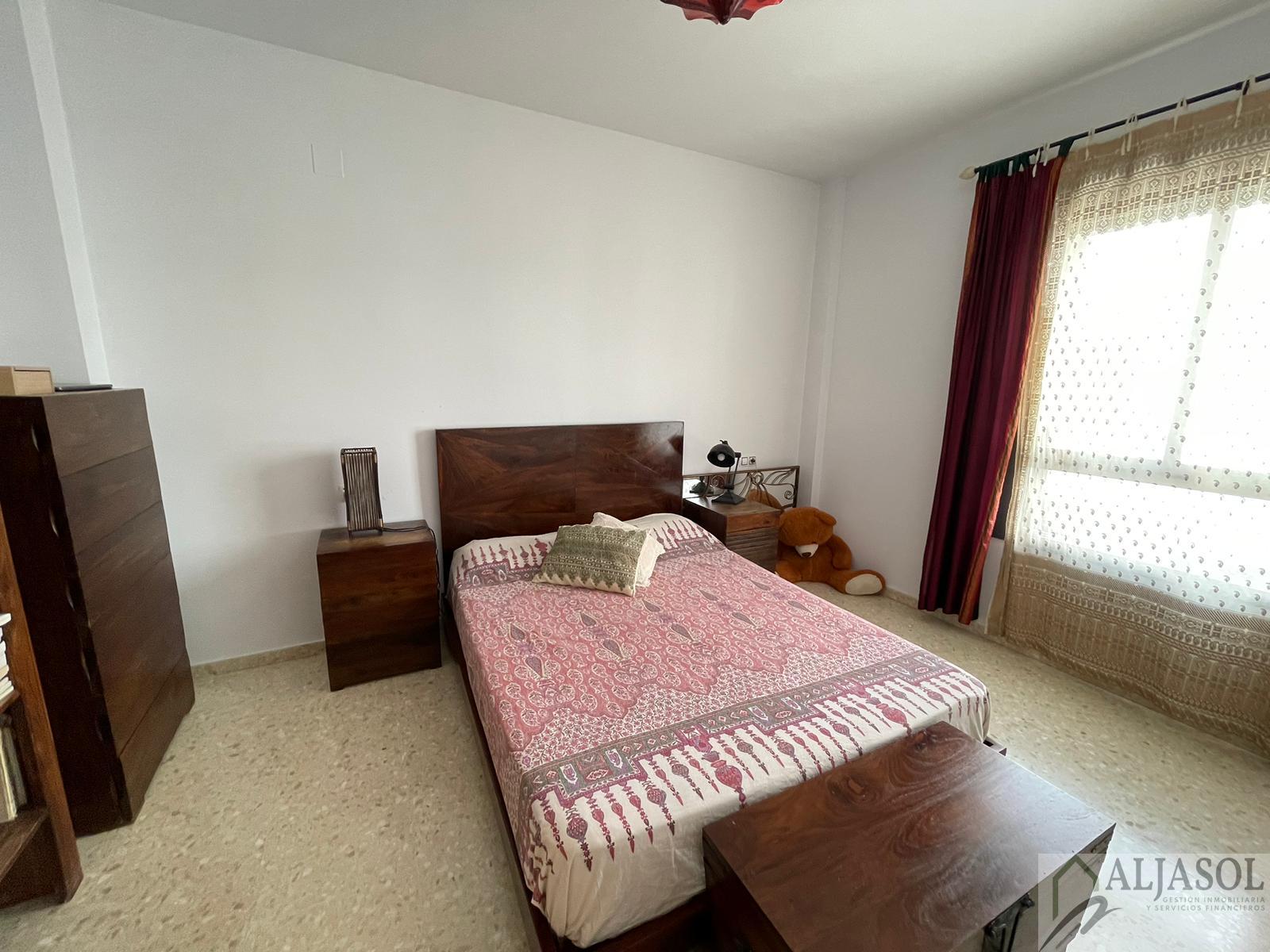 For sale of house in Villanueva del Ariscal