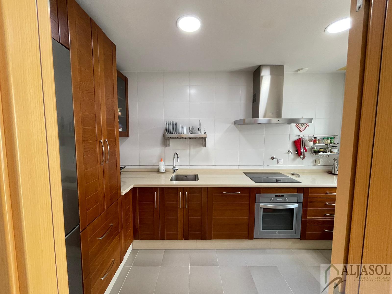 For sale of house in Villanueva del Ariscal