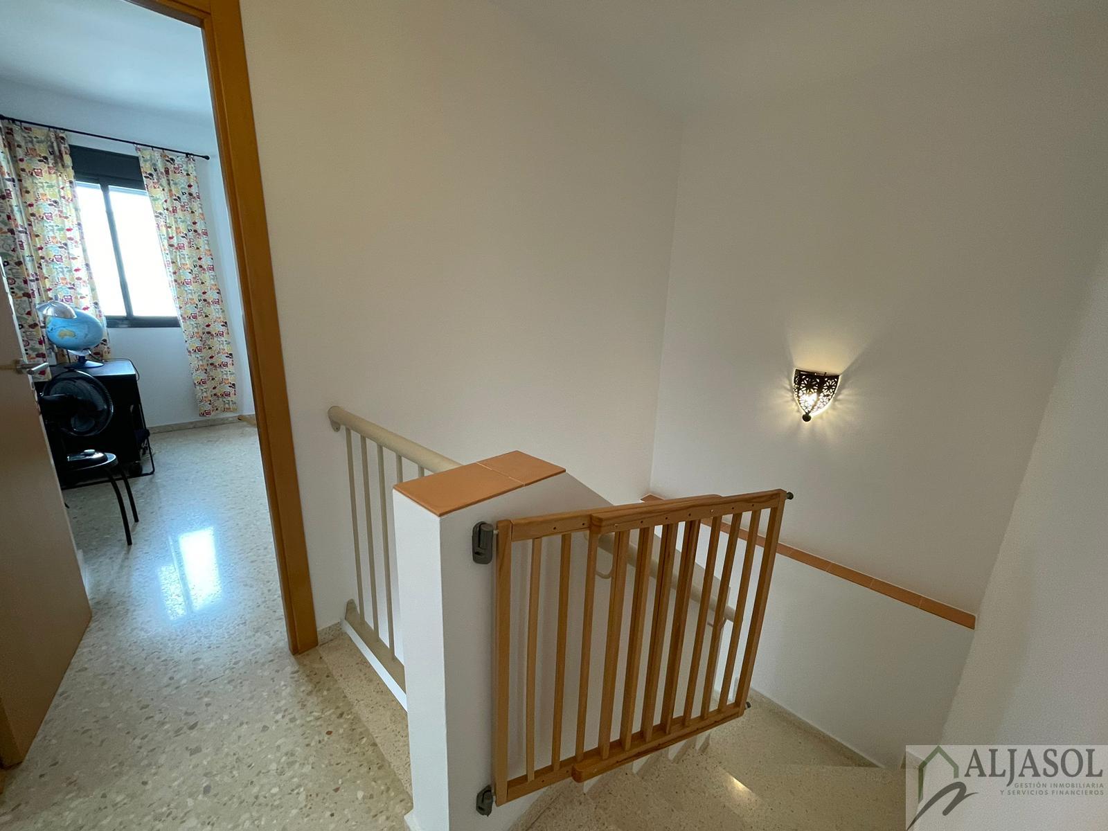 For sale of house in Villanueva del Ariscal