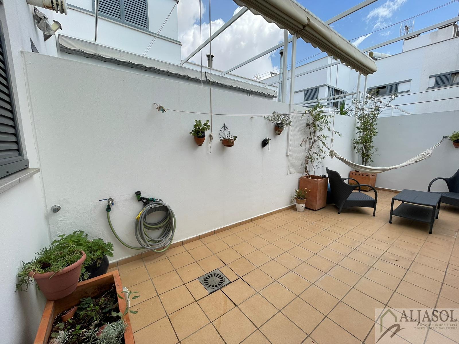 For sale of house in Villanueva del Ariscal