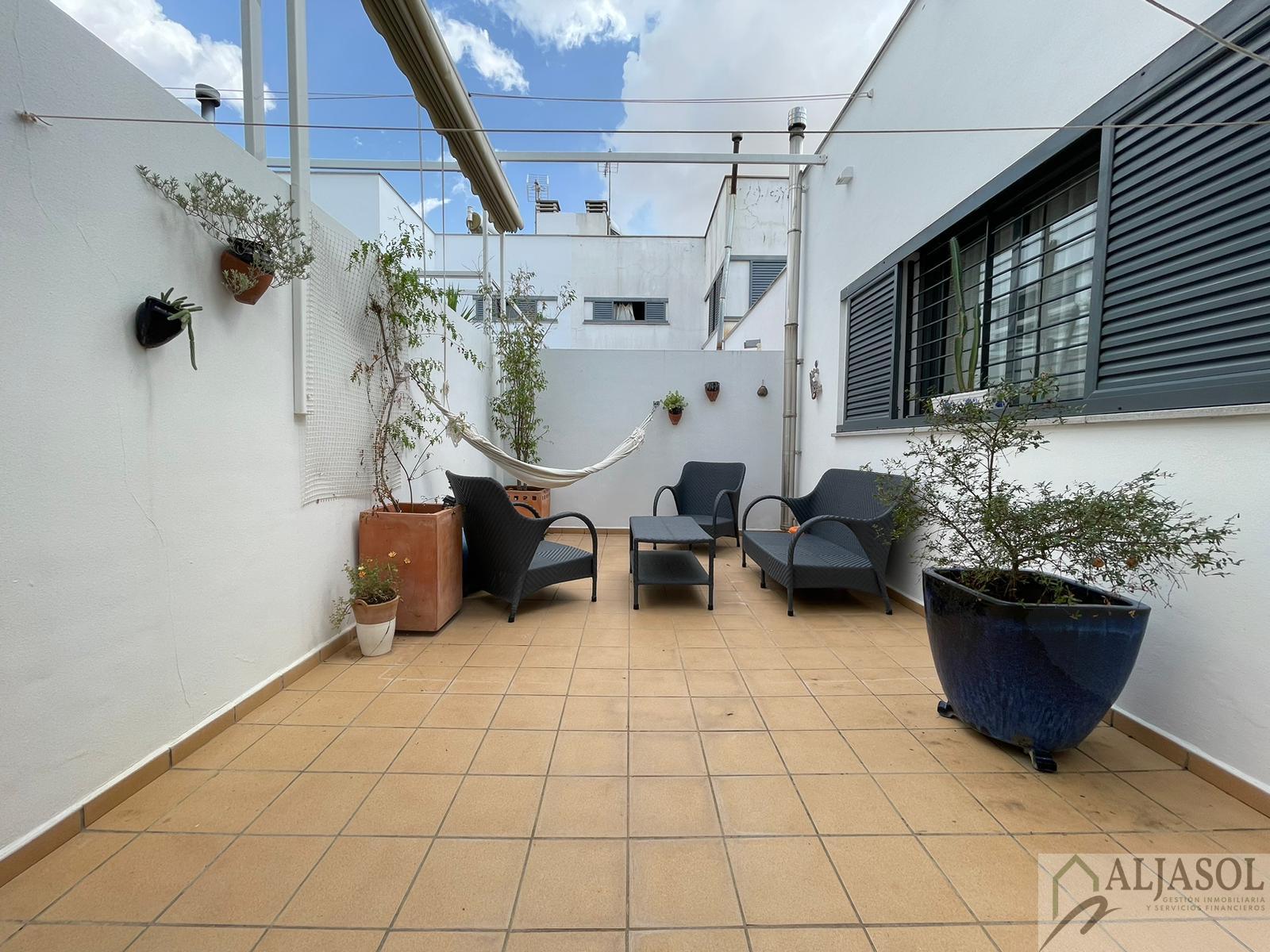 For sale of house in Villanueva del Ariscal