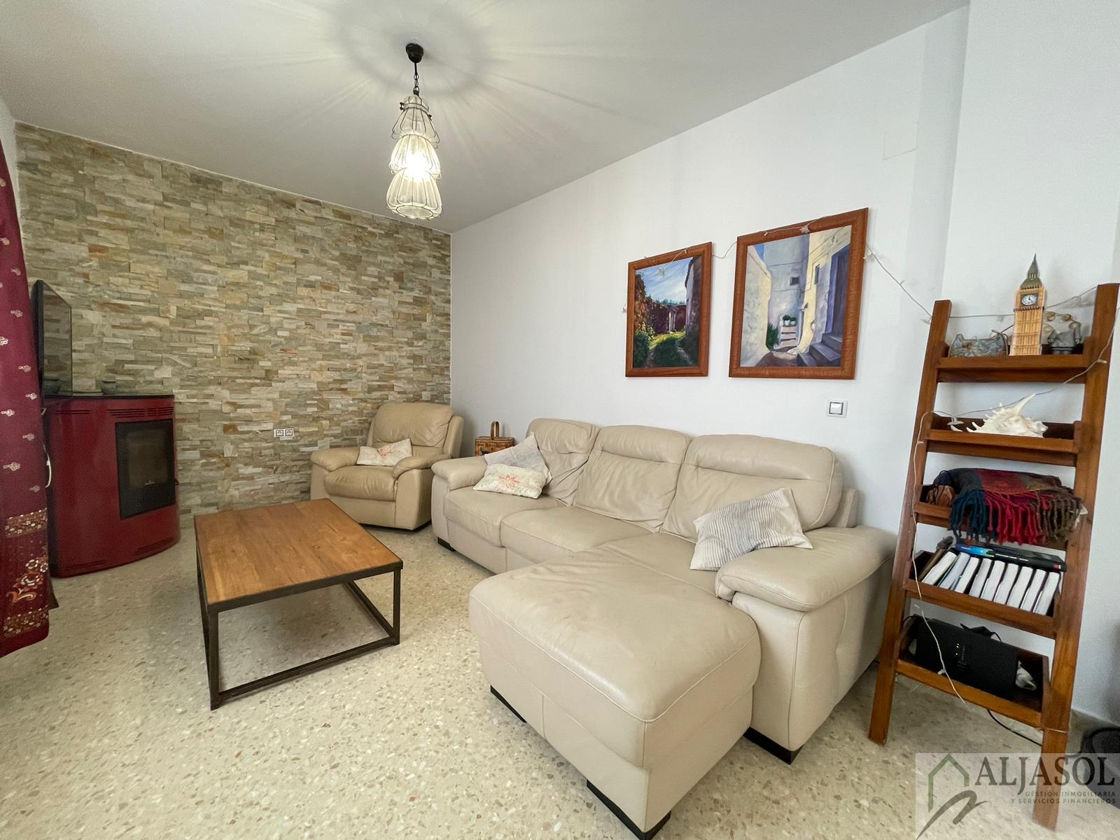 For sale of house in Villanueva del Ariscal