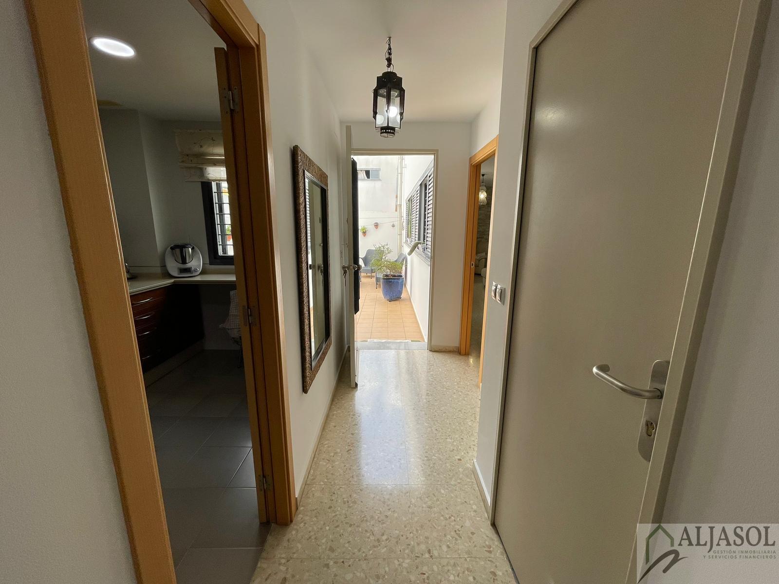 For sale of house in Villanueva del Ariscal