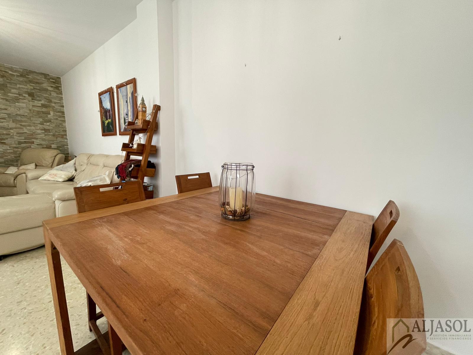 For sale of house in Villanueva del Ariscal