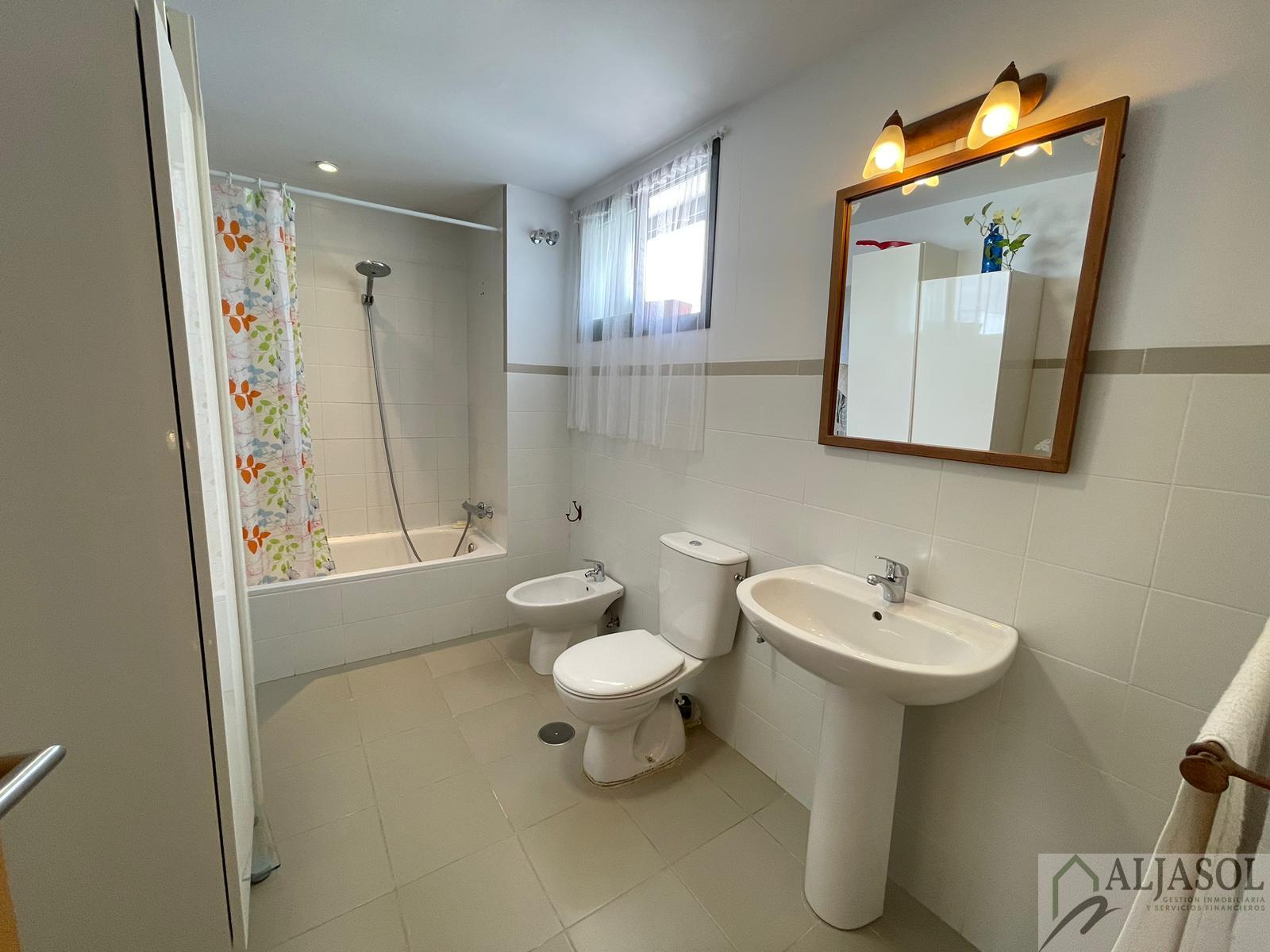 For sale of house in Villanueva del Ariscal
