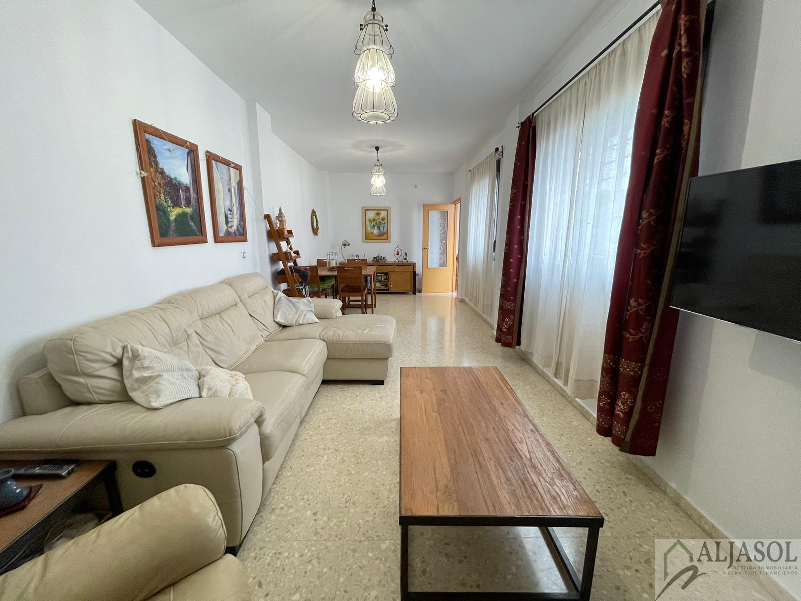 For sale of house in Villanueva del Ariscal