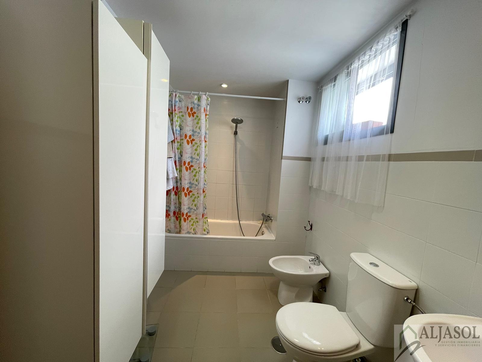For sale of house in Villanueva del Ariscal