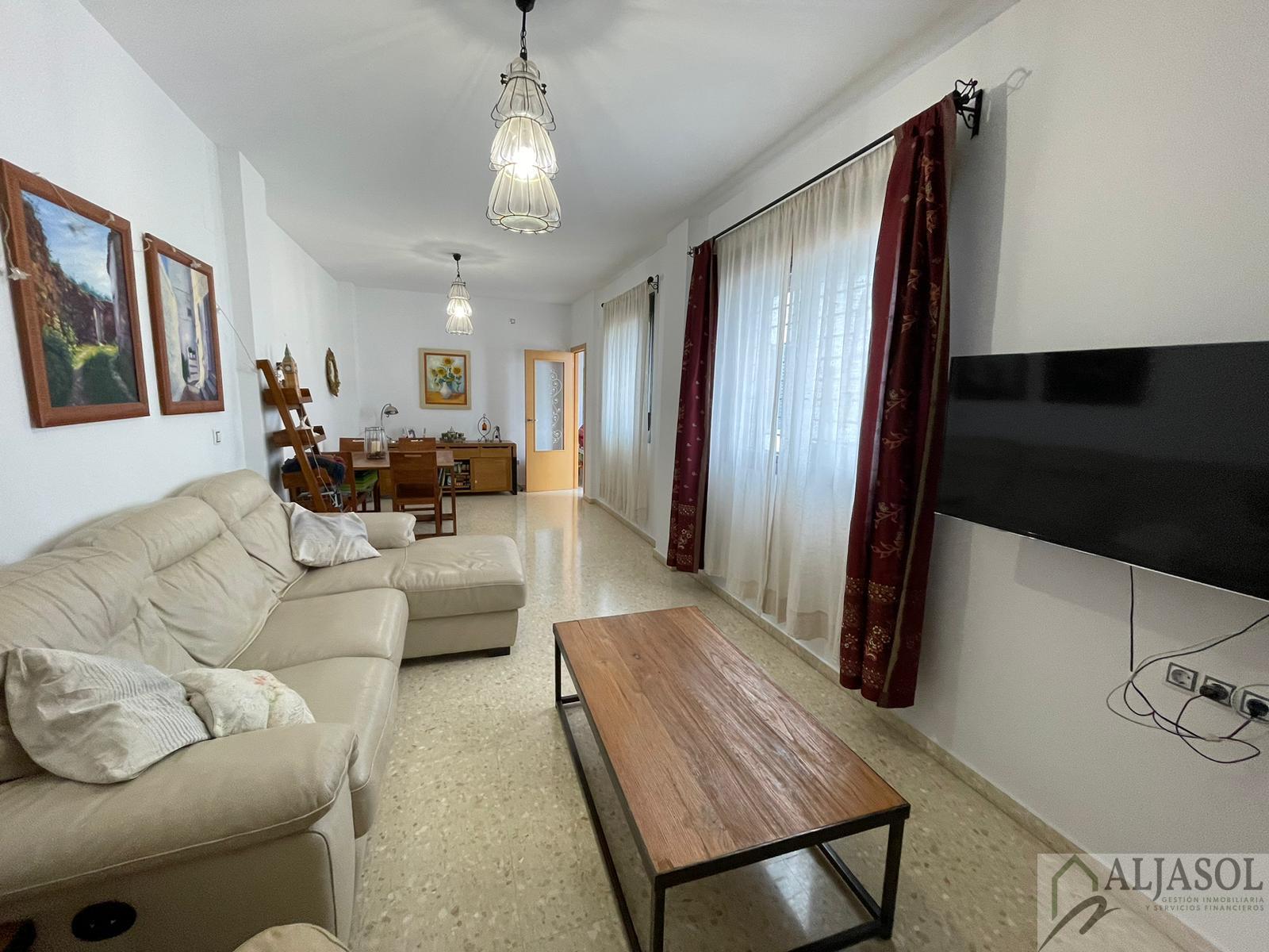 For sale of house in Villanueva del Ariscal
