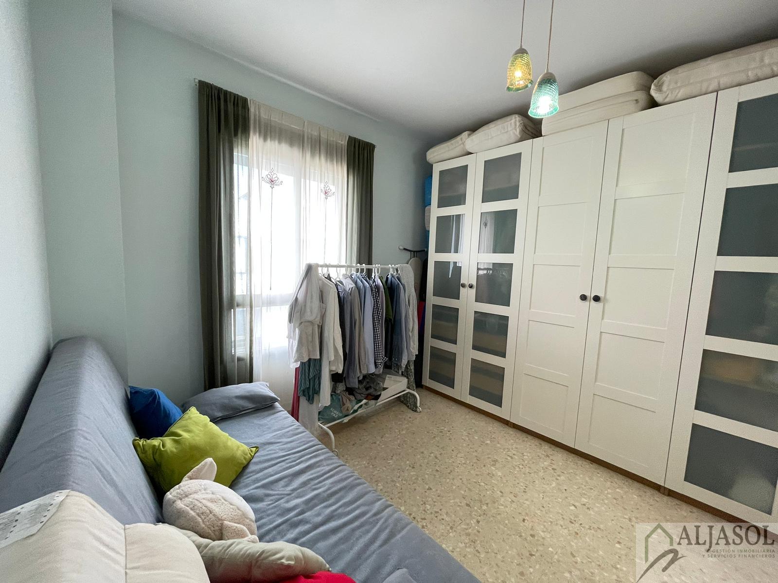 For sale of house in Villanueva del Ariscal