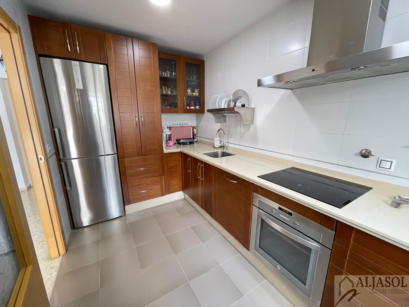For sale of house in Villanueva del Ariscal