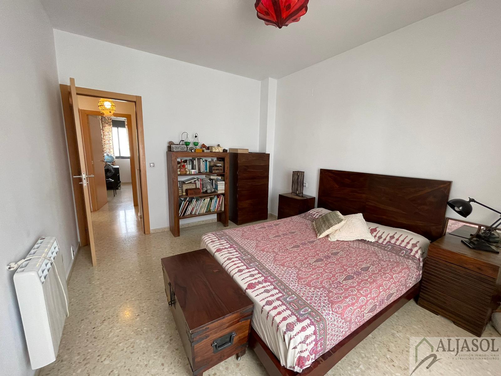 For sale of house in Villanueva del Ariscal