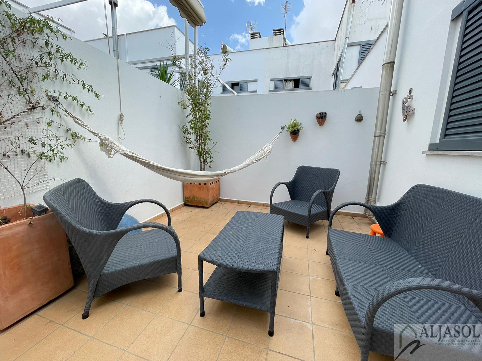 For sale of house in Villanueva del Ariscal