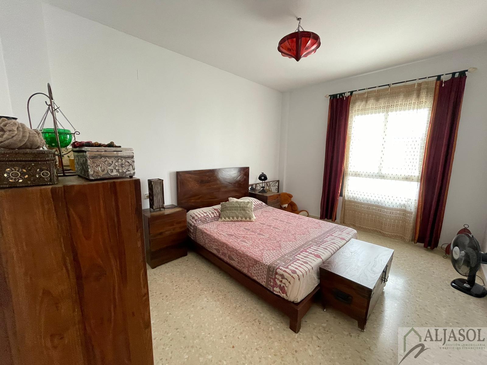 For sale of house in Villanueva del Ariscal