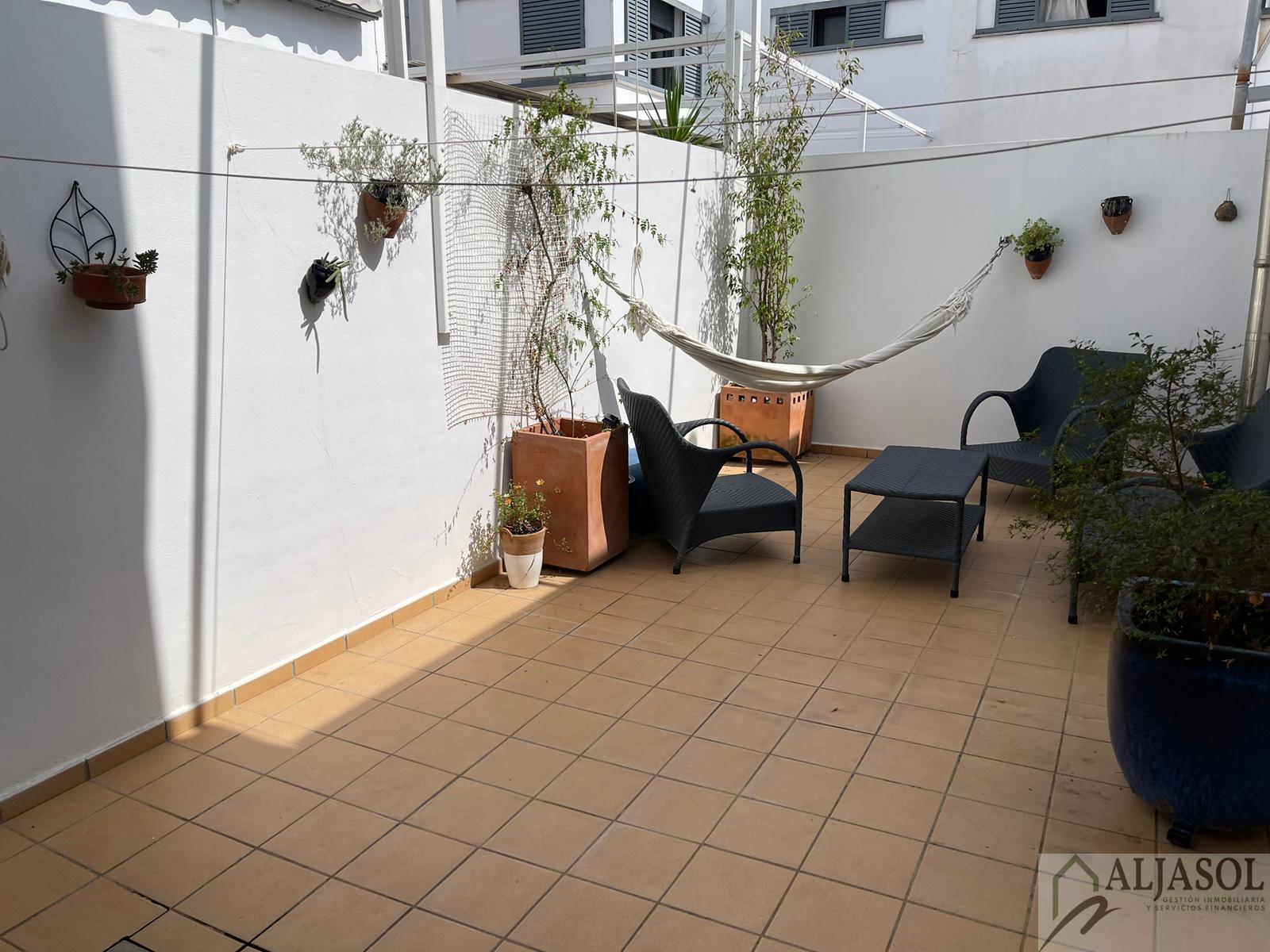 For sale of house in Villanueva del Ariscal