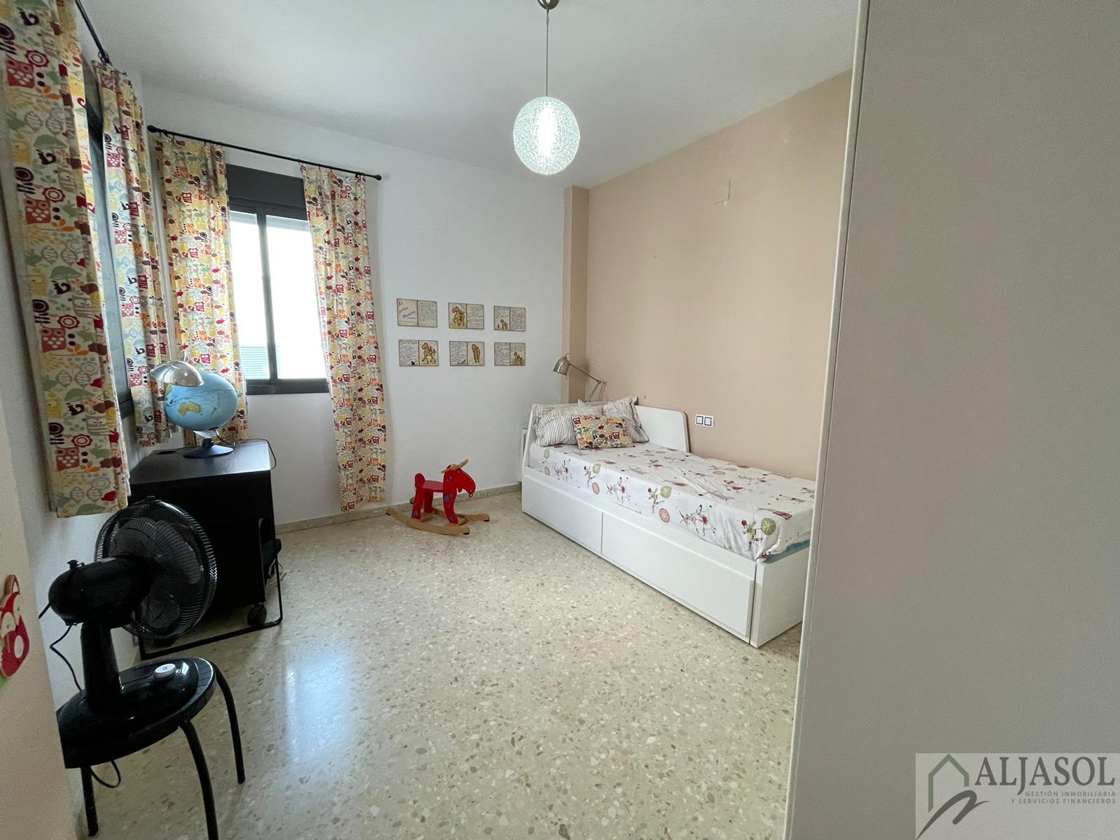 For sale of house in Villanueva del Ariscal