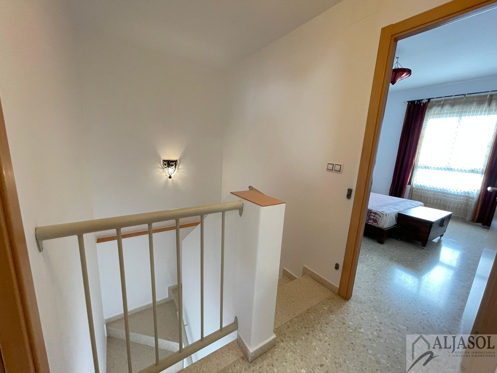 For sale of house in Villanueva del Ariscal