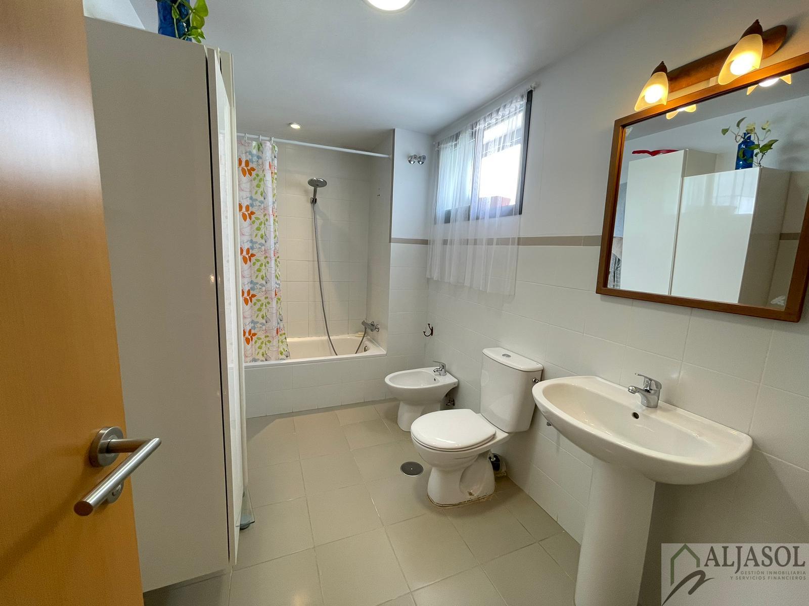 For sale of house in Villanueva del Ariscal