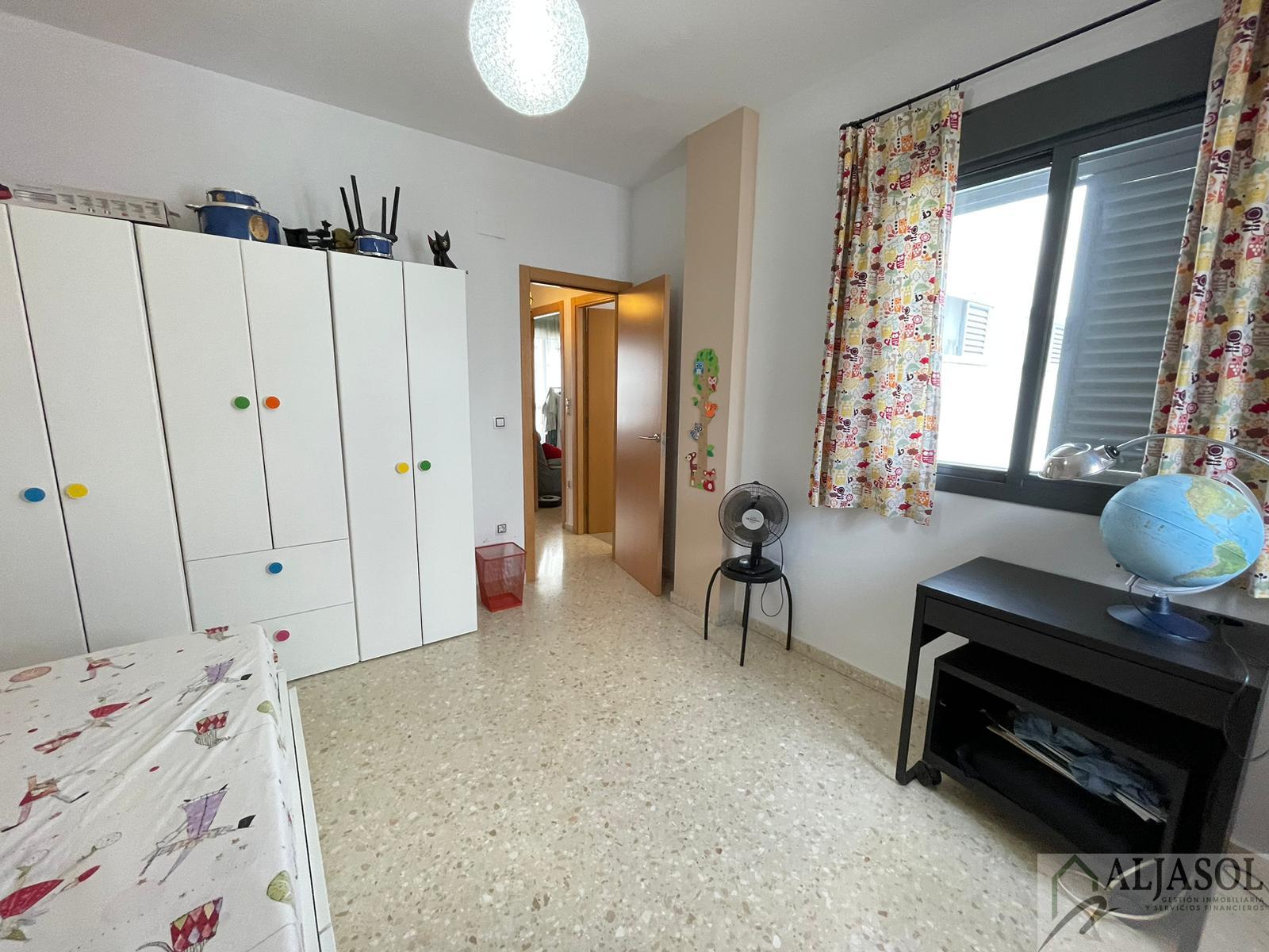 For sale of house in Villanueva del Ariscal