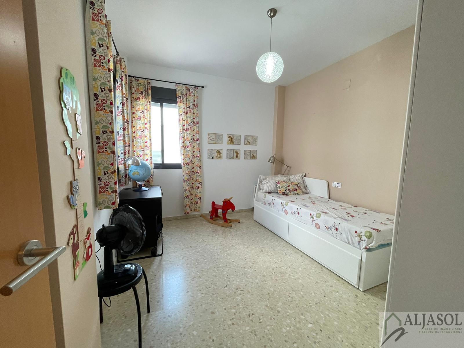 For sale of house in Villanueva del Ariscal