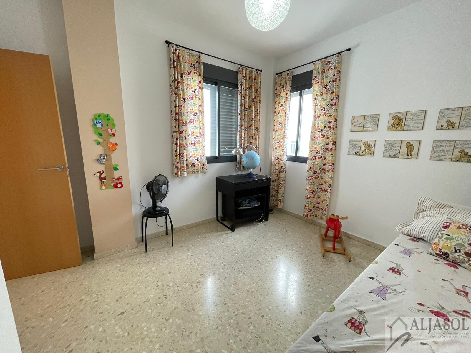 For sale of house in Villanueva del Ariscal
