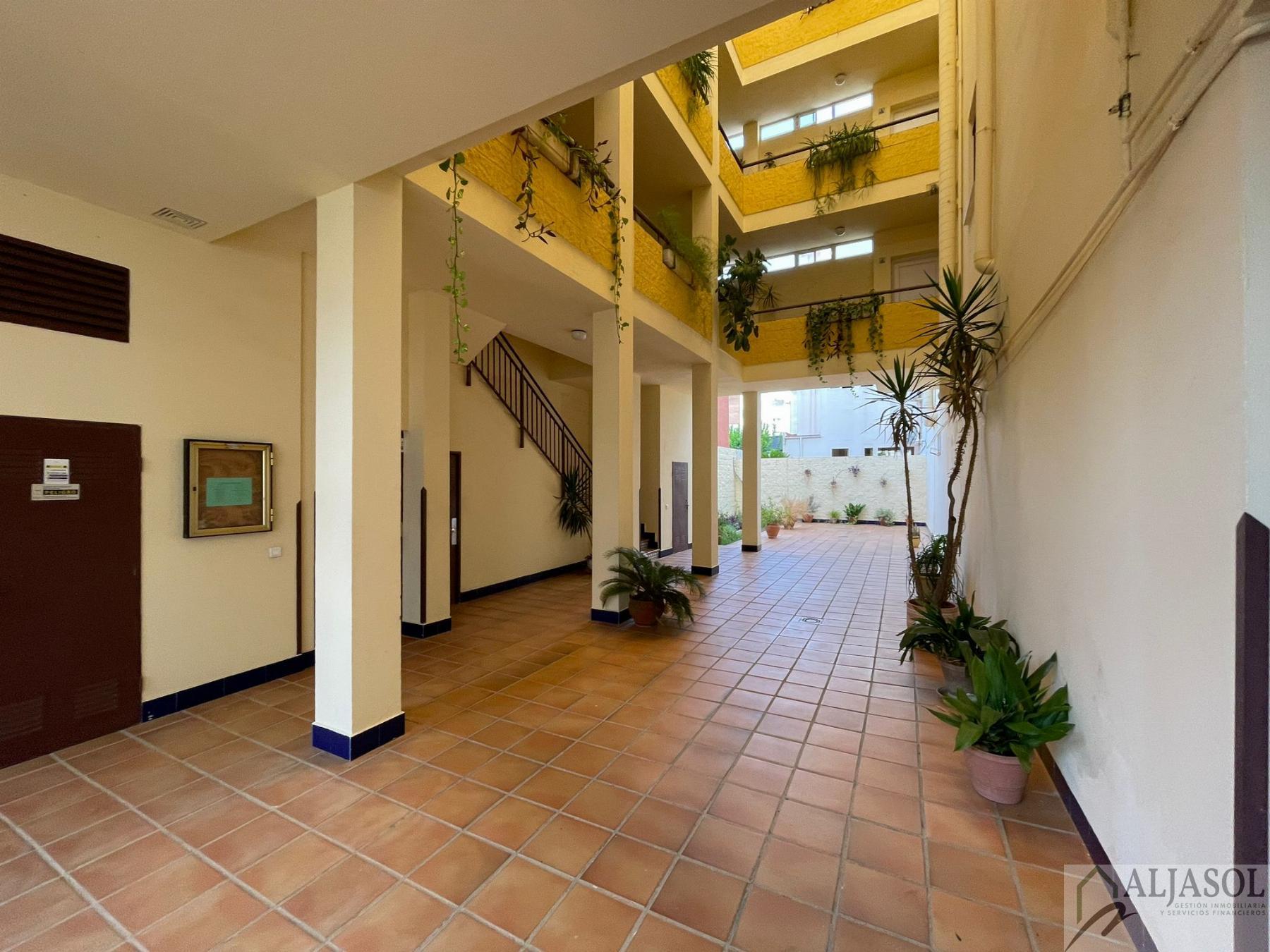 For sale of flat in Camas