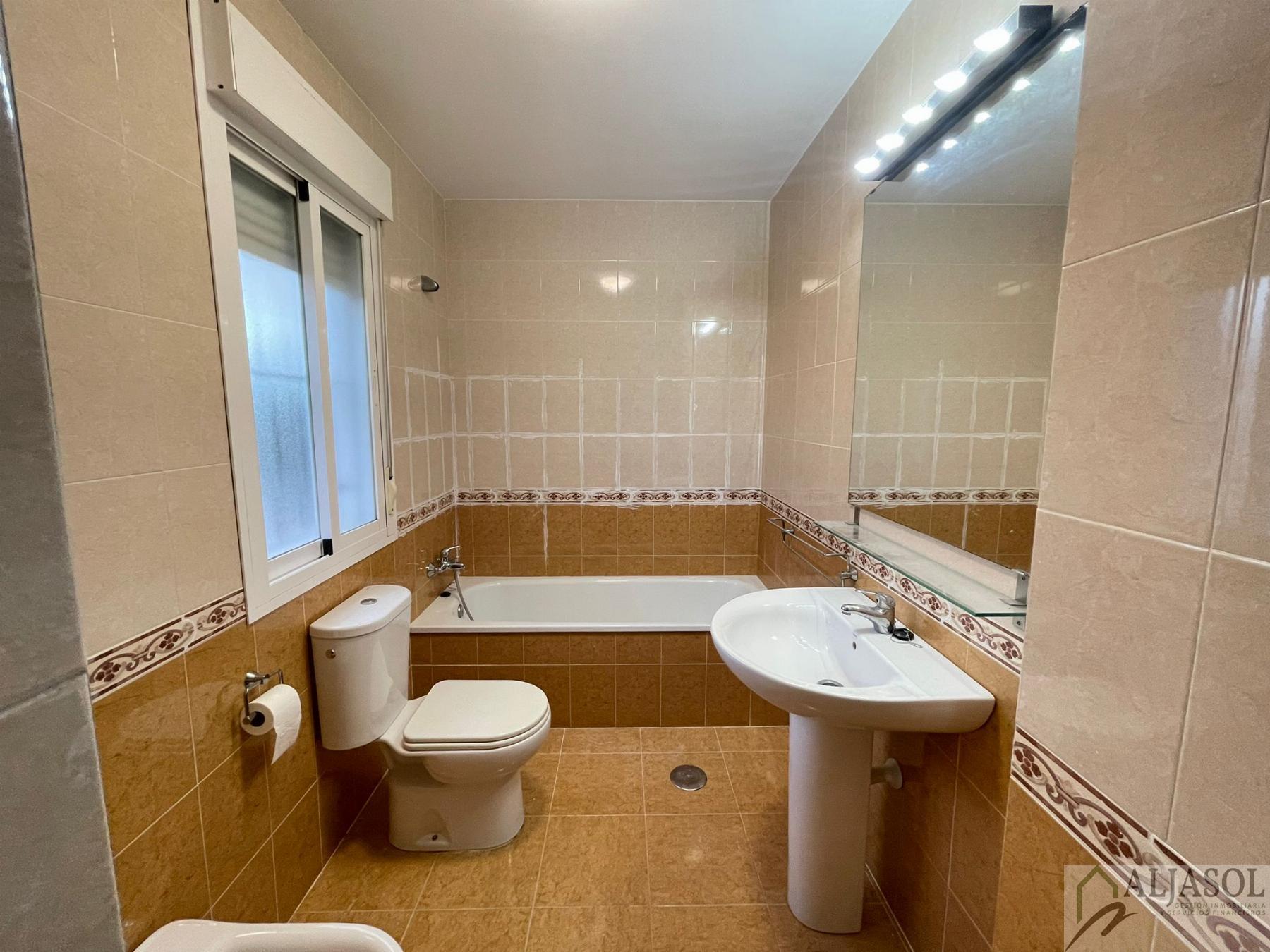 For sale of house in Umbrete
