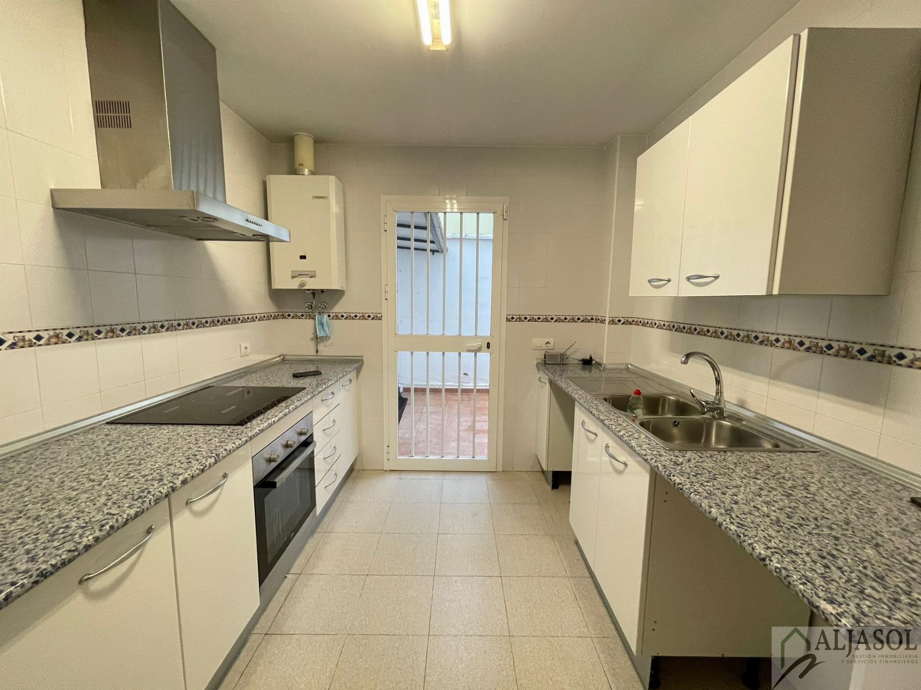 For sale of house in Umbrete