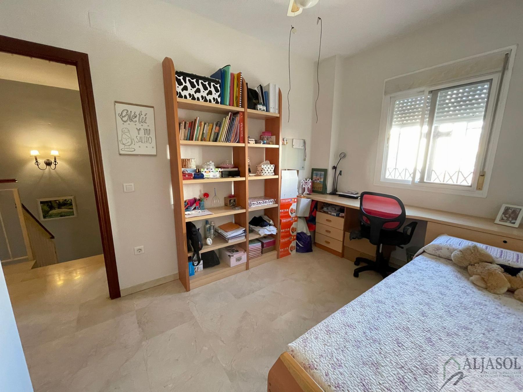 For sale of chalet in Gelves