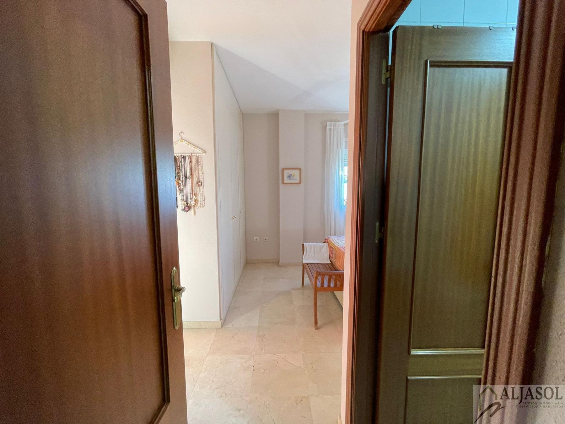 For sale of chalet in Gelves