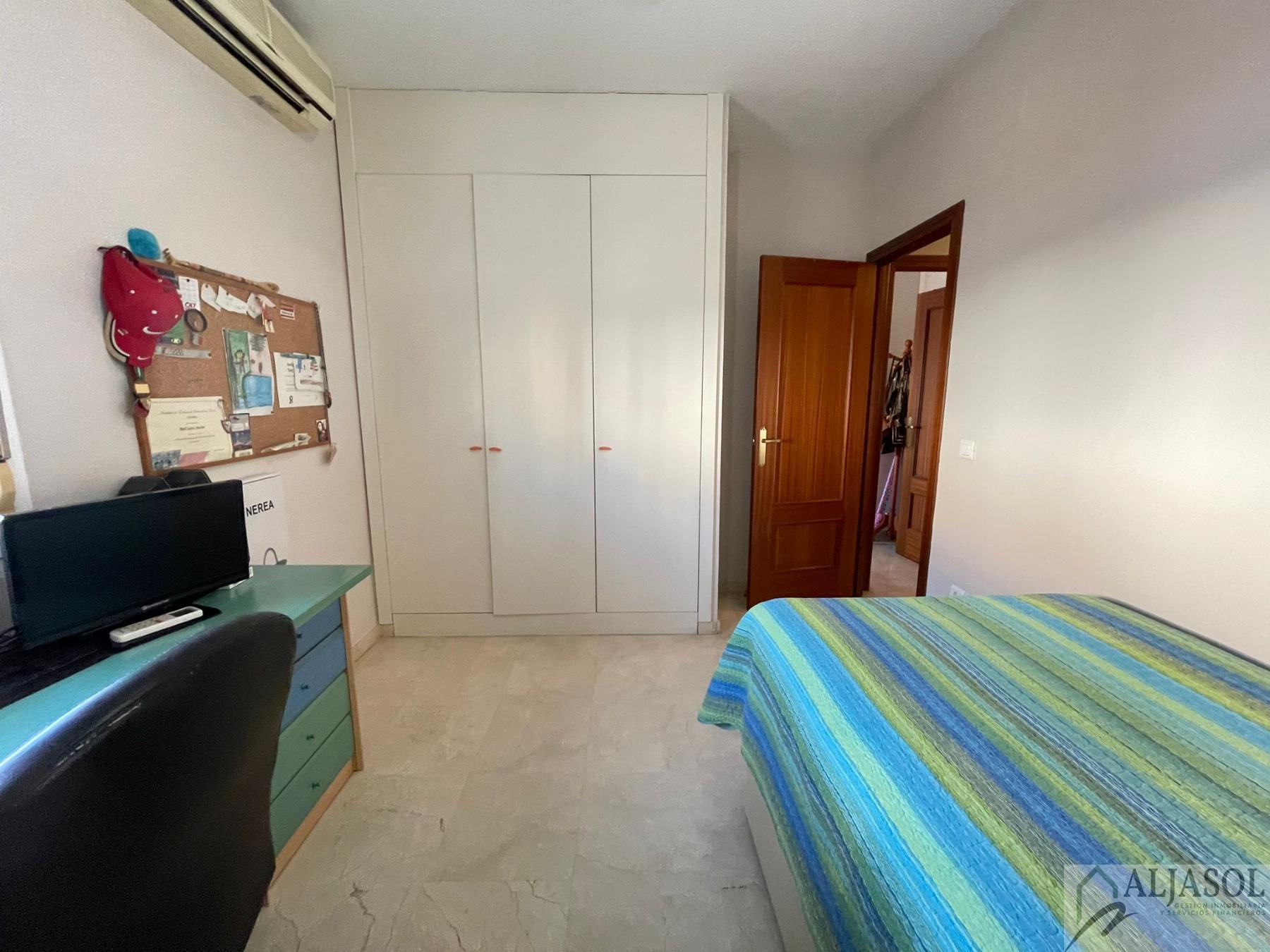 For sale of chalet in Gelves