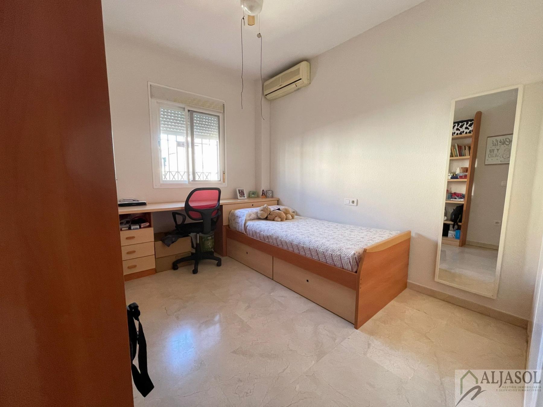 For sale of chalet in Gelves