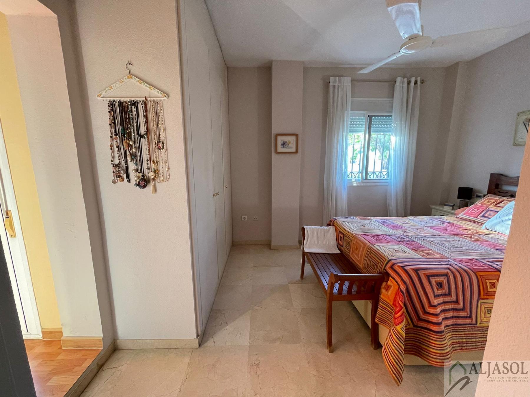 For sale of chalet in Gelves