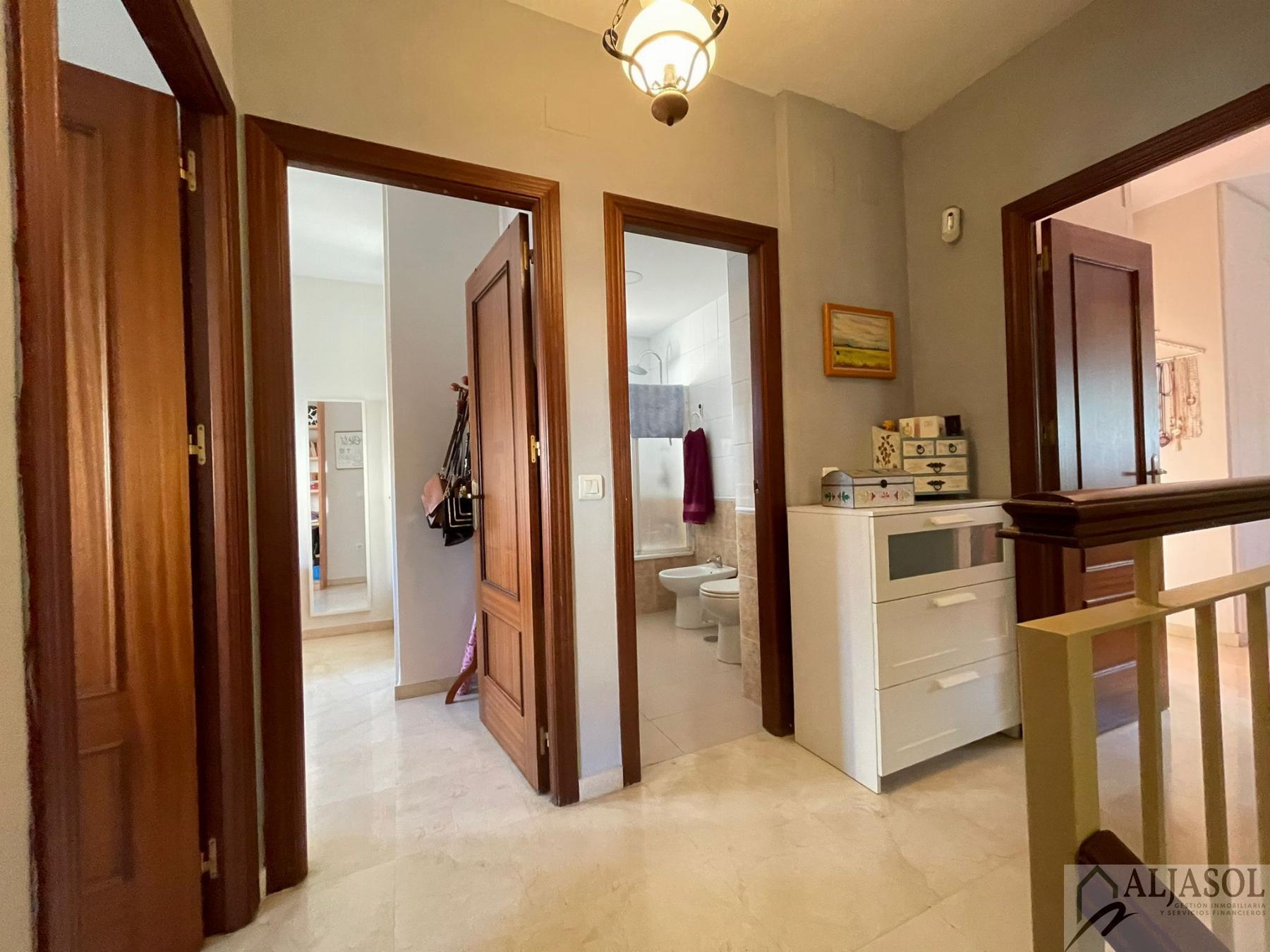 For sale of chalet in Gelves
