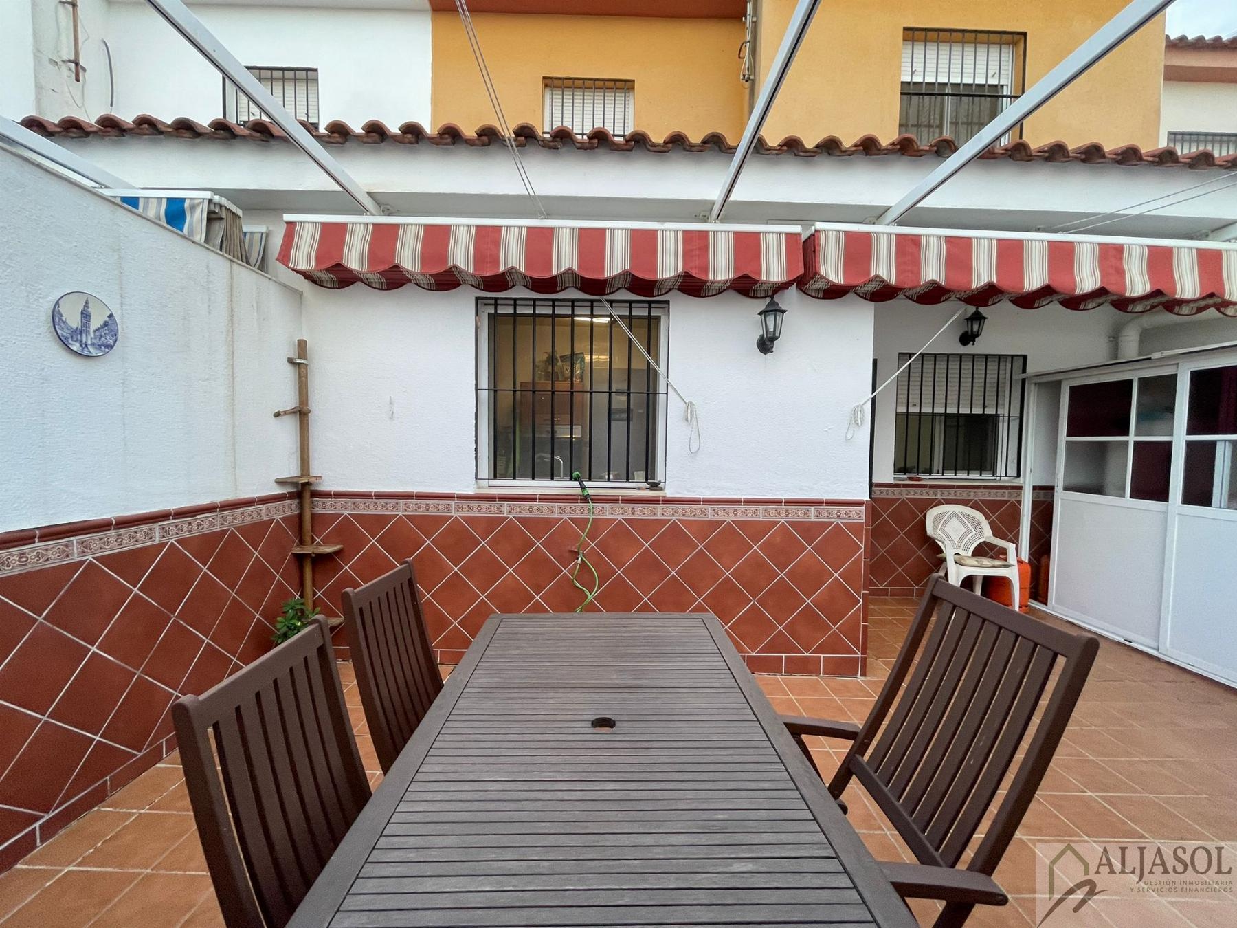 Venta de casa en Villanueva del Ariscal