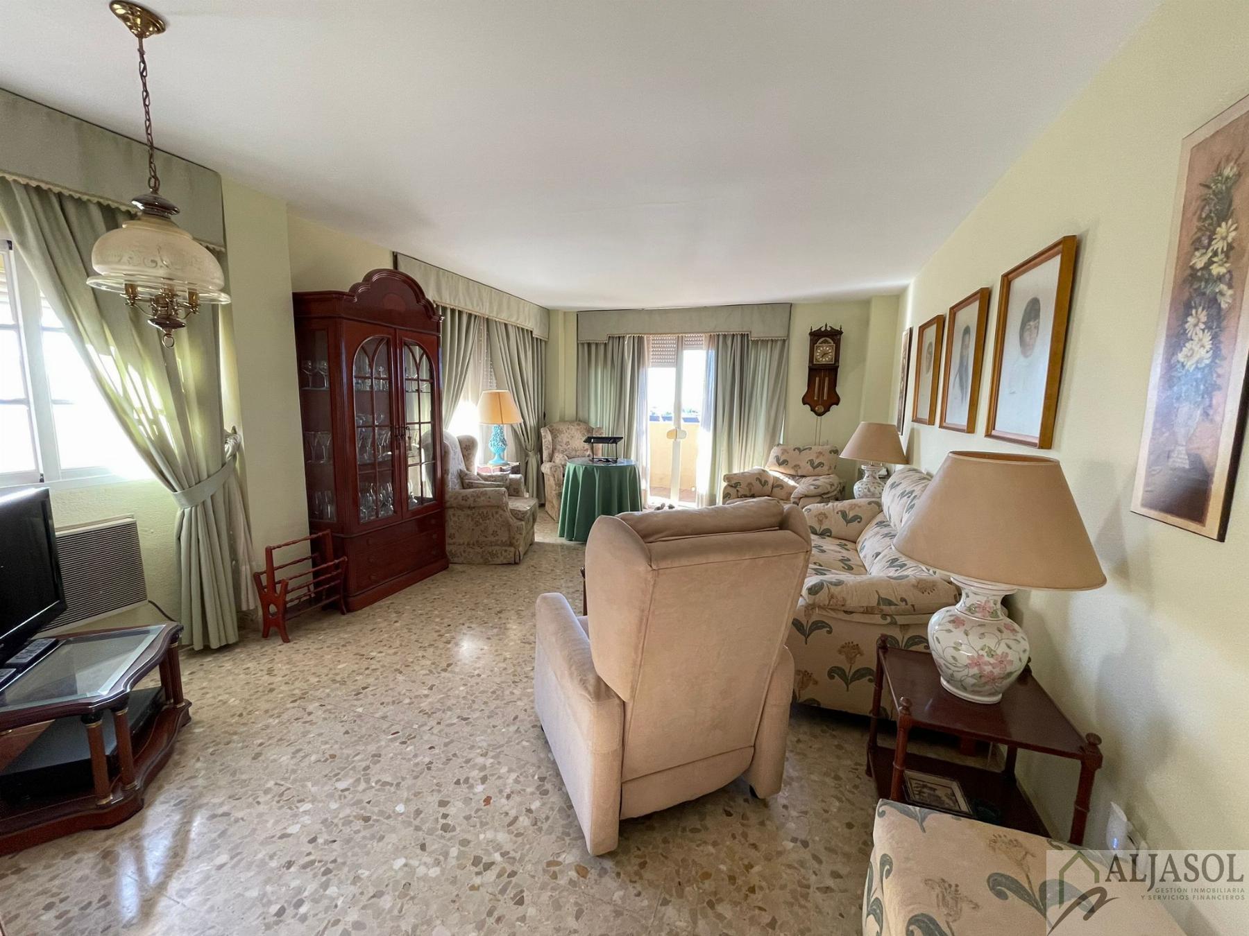 For sale of flat in Tomares