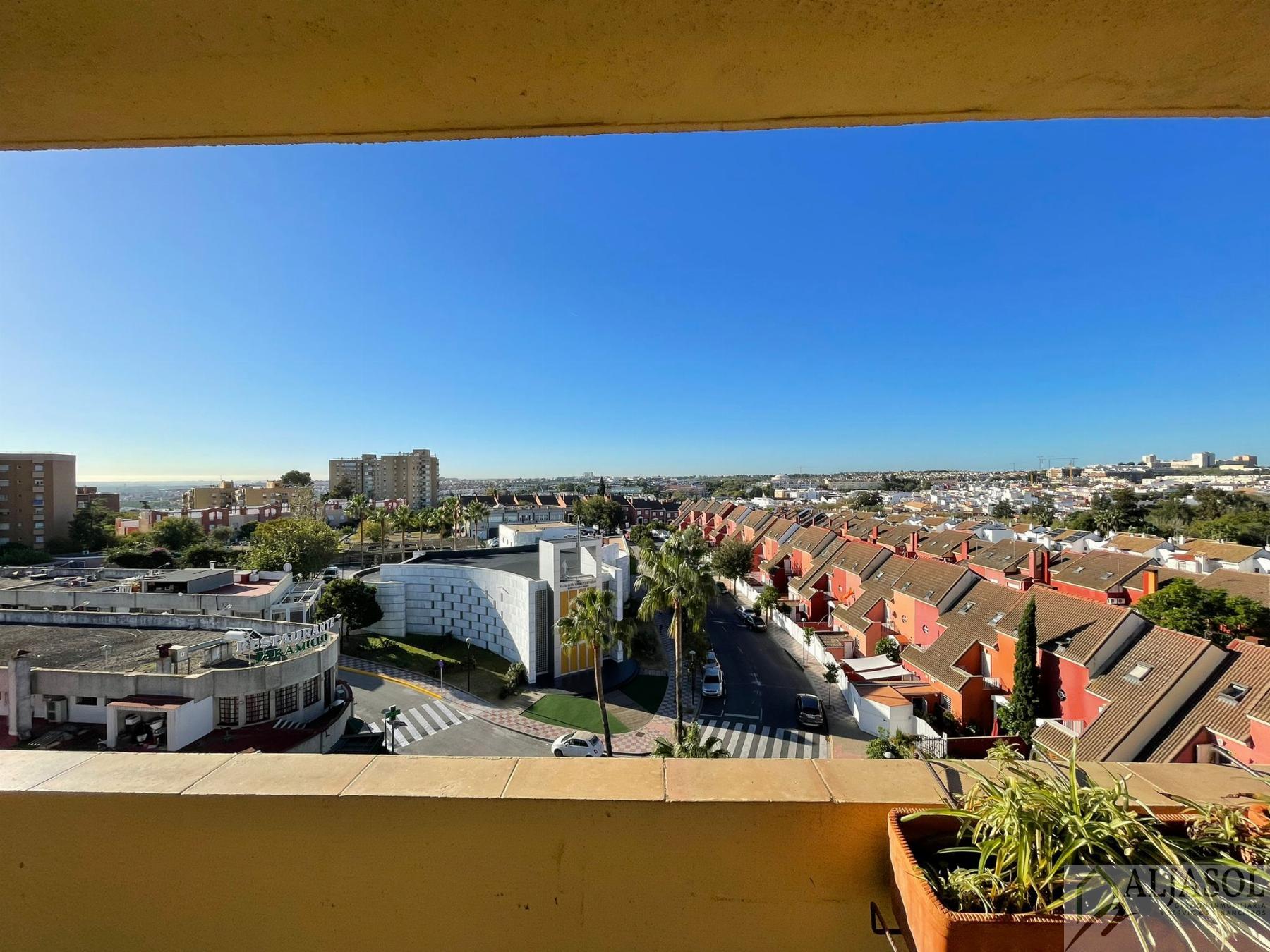 For sale of flat in Tomares